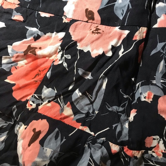 LF Rumor Boutique Floral Ruffle Shorts sz M - Picture 4 of 5